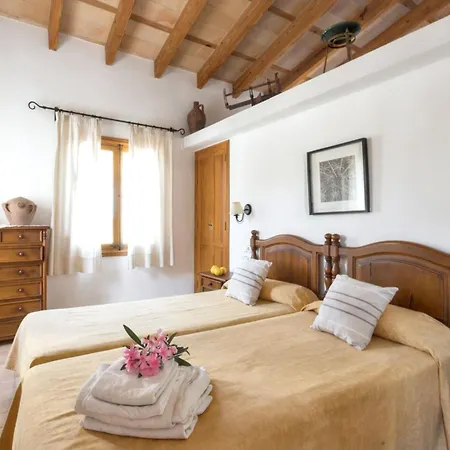Spacious In With Shared Pool * Pollença