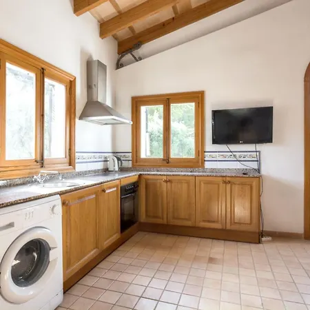Spacious In With Shared Pool