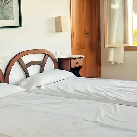 Spacious In With Shared Pool