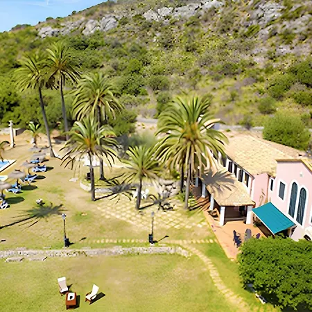 Spacious In With Shared Pool Lägenhet Pollença