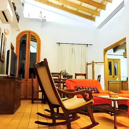 Spacious In With Shared Pool Pollença