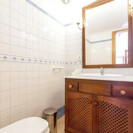 Appartamento Spacious In With Shared Pool