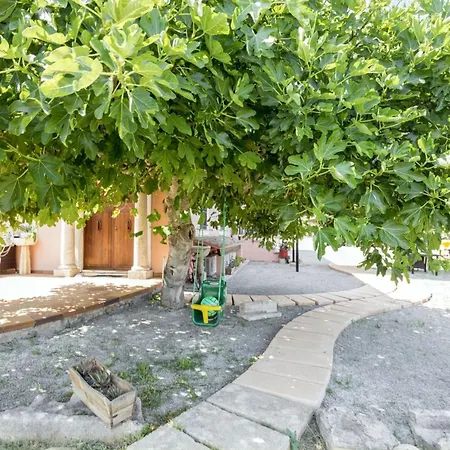 Spacious In With Shared Pool Appartamento *